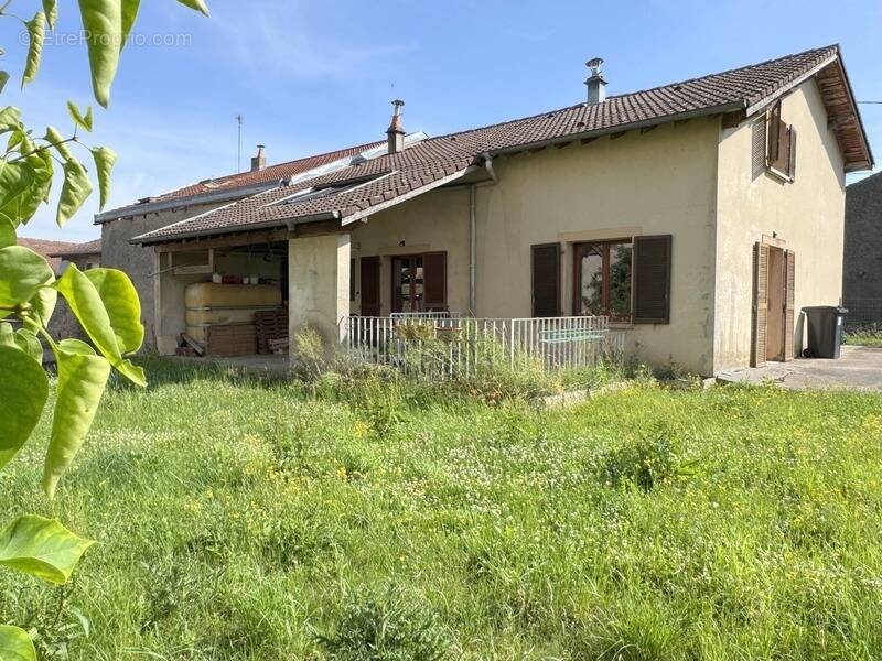 Maison à MOYEN