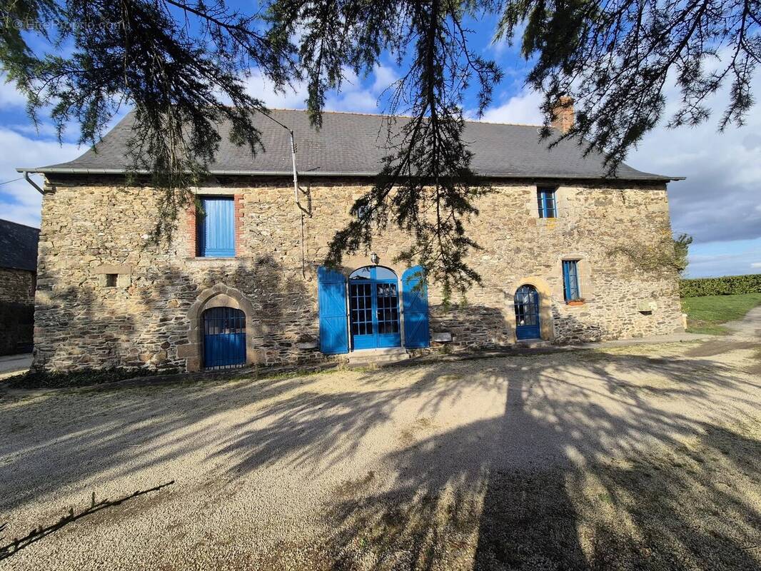 Maison à ETRELLES
