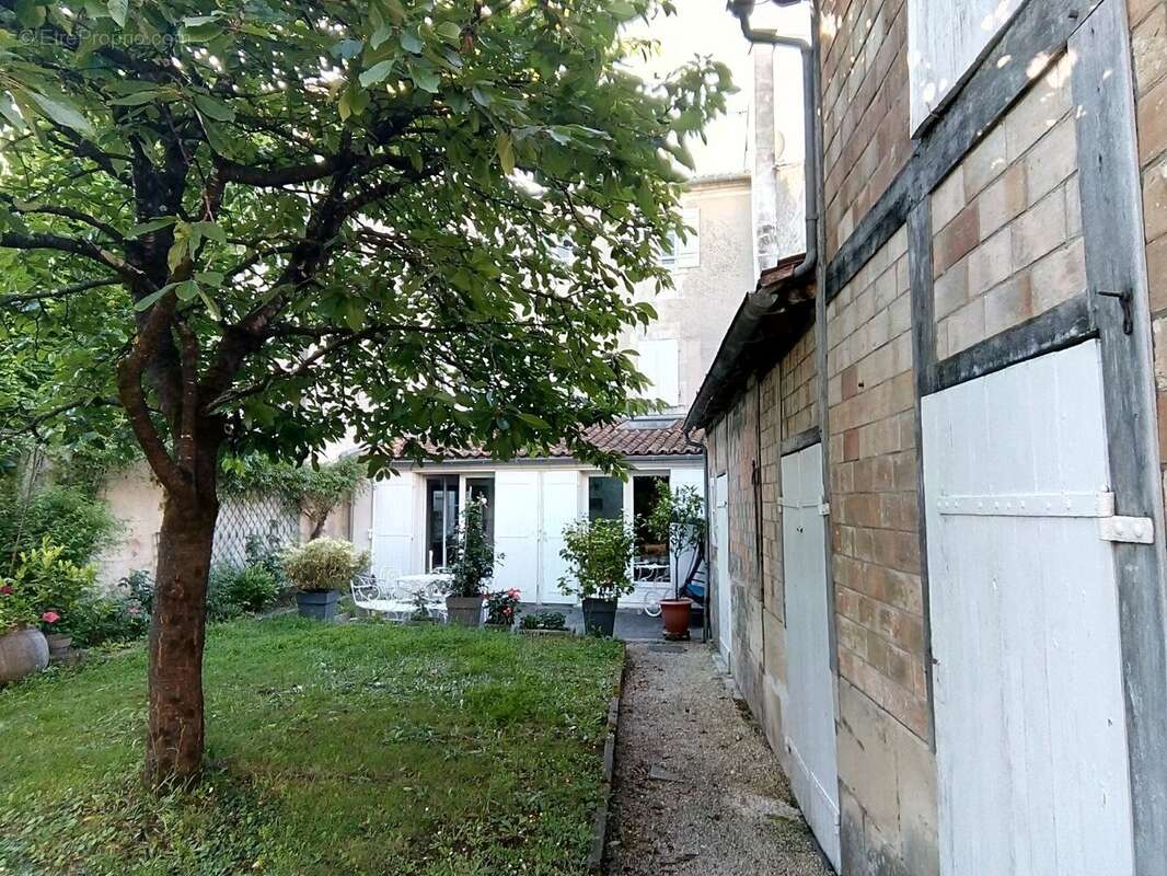 Maison à COGNAC