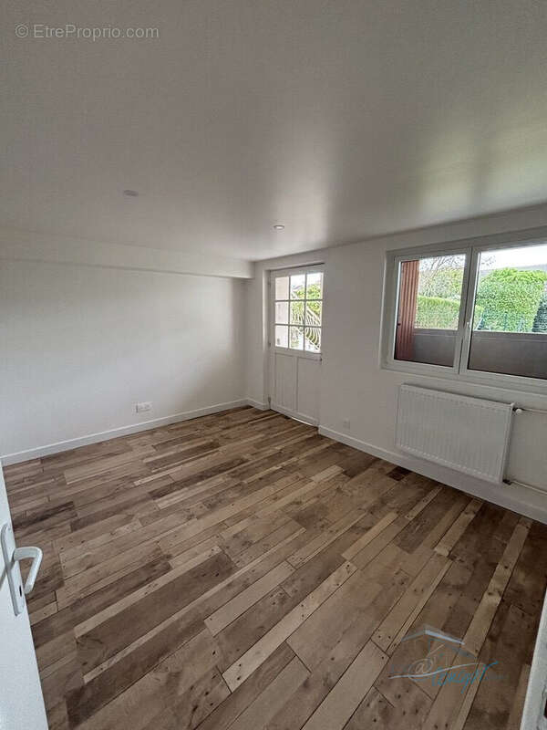 Appartement à LARDY