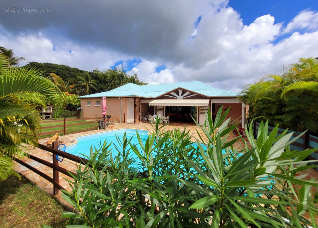 Maison à BAIE-MAHAULT