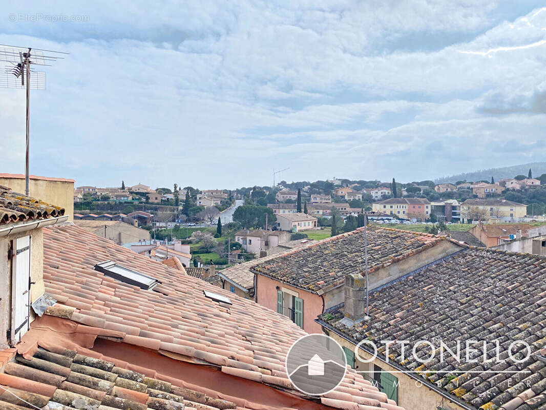 Appartement à ROQUEBRUNE-SUR-ARGENS