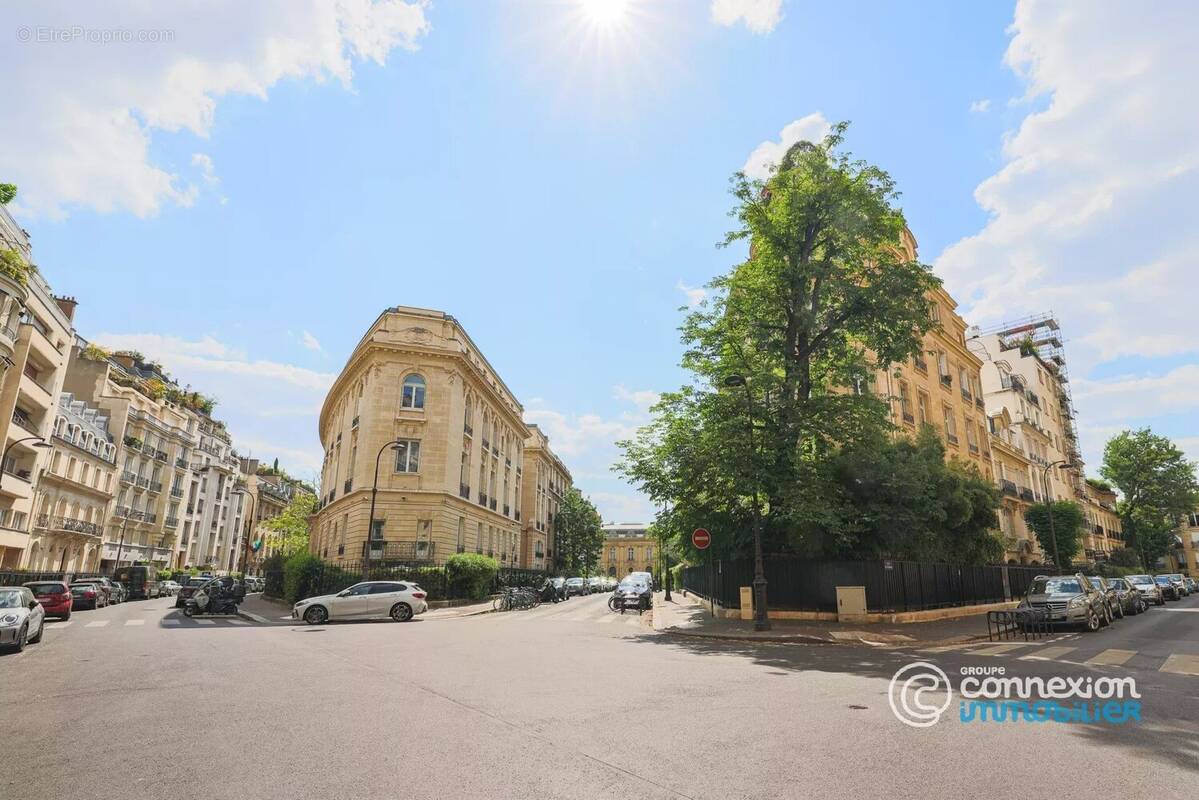 Appartement à PARIS-16E
