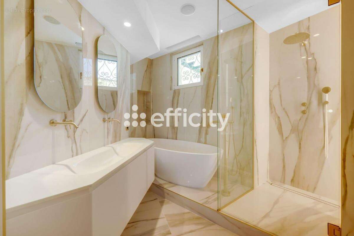 Appartement à PARIS-7E