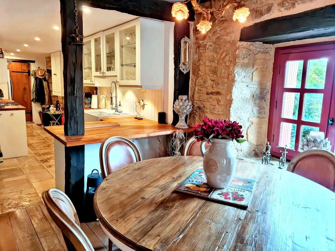 Maison à LA ROQUE-GAGEAC