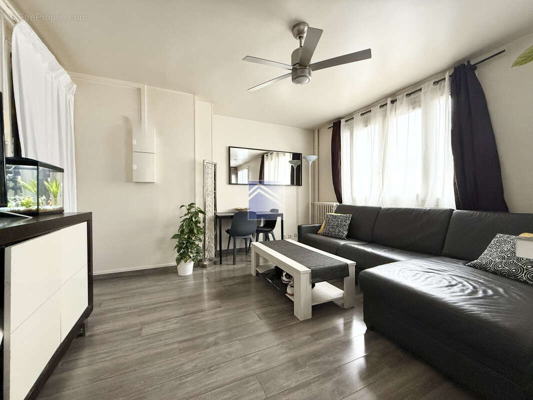 Appartement à COURBEVOIE
