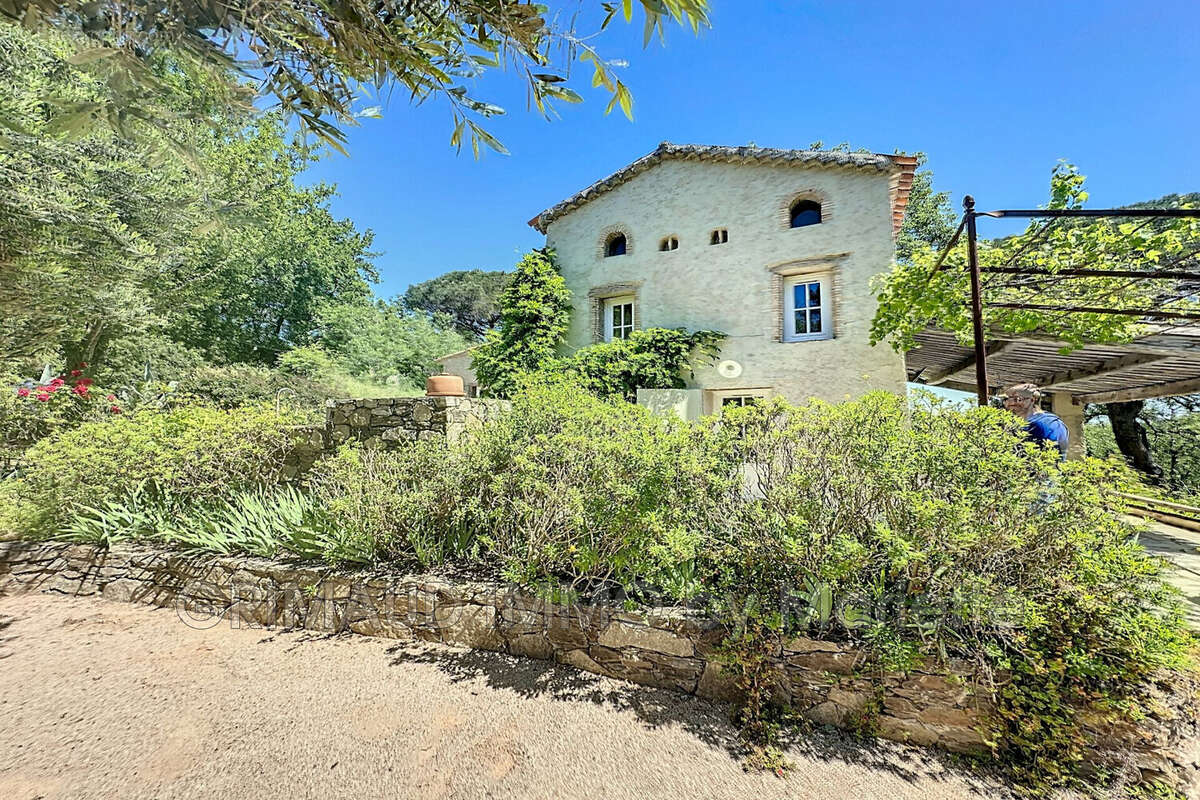 Maison à LA GARDE-FREINET