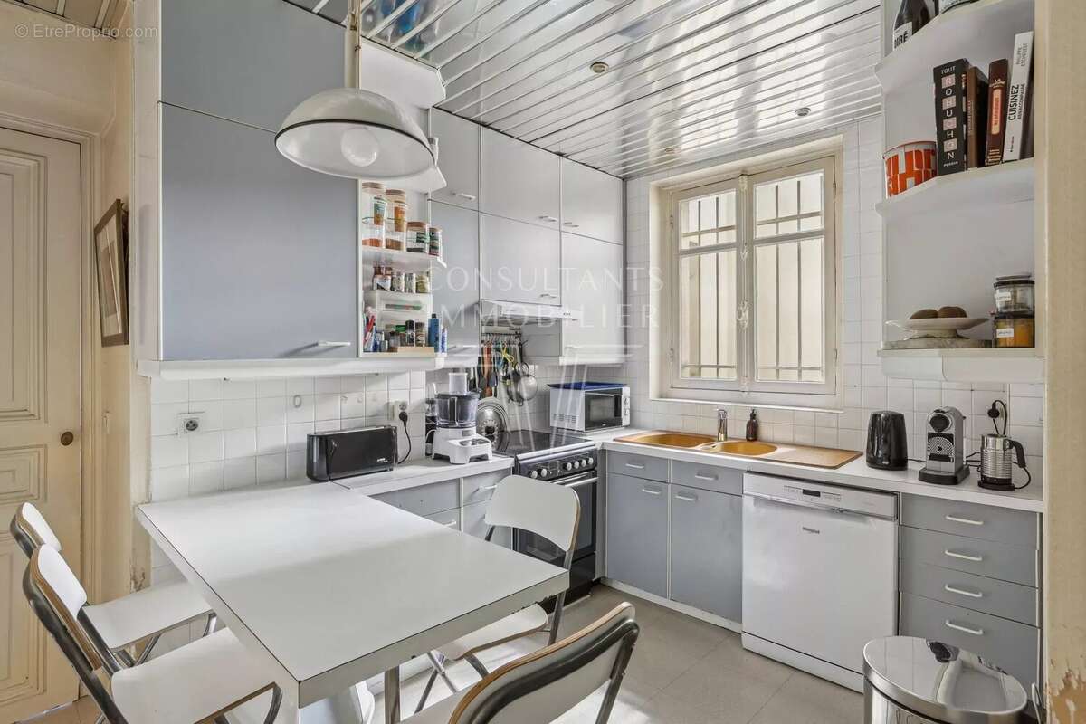 Appartement à PARIS-10E