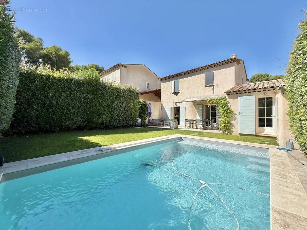 Maison à EGUILLES