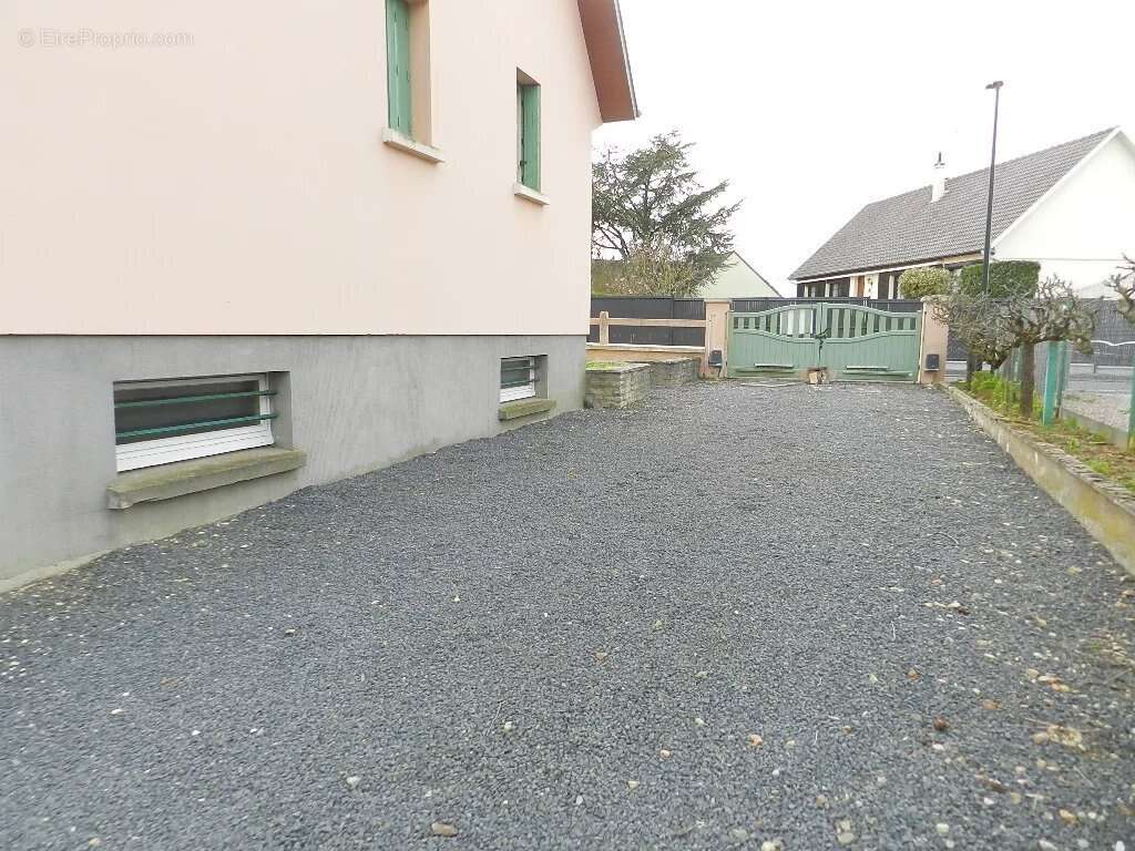 Maison à SAINT-PIERRE-SUR-DIVES
