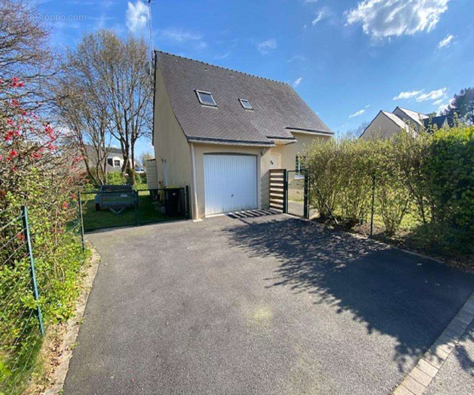 Maison à SURZUR
