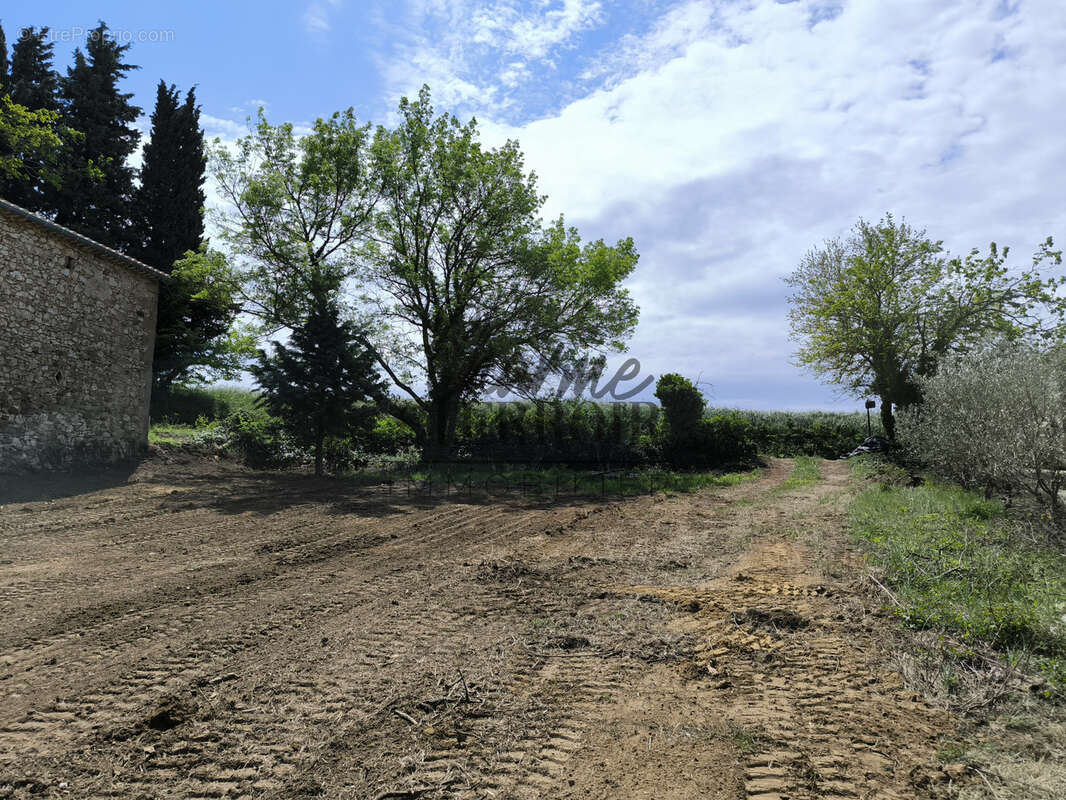 Terrain à UZES
