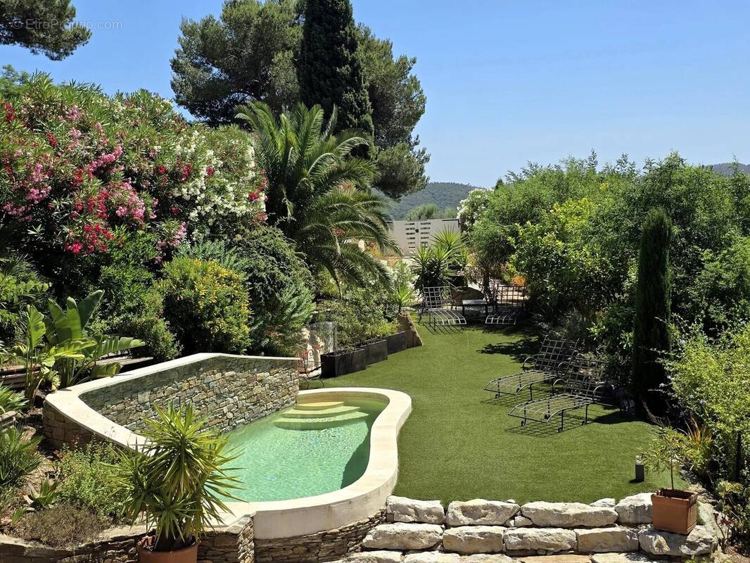 Maison à BORMES-LES-MIMOSAS
