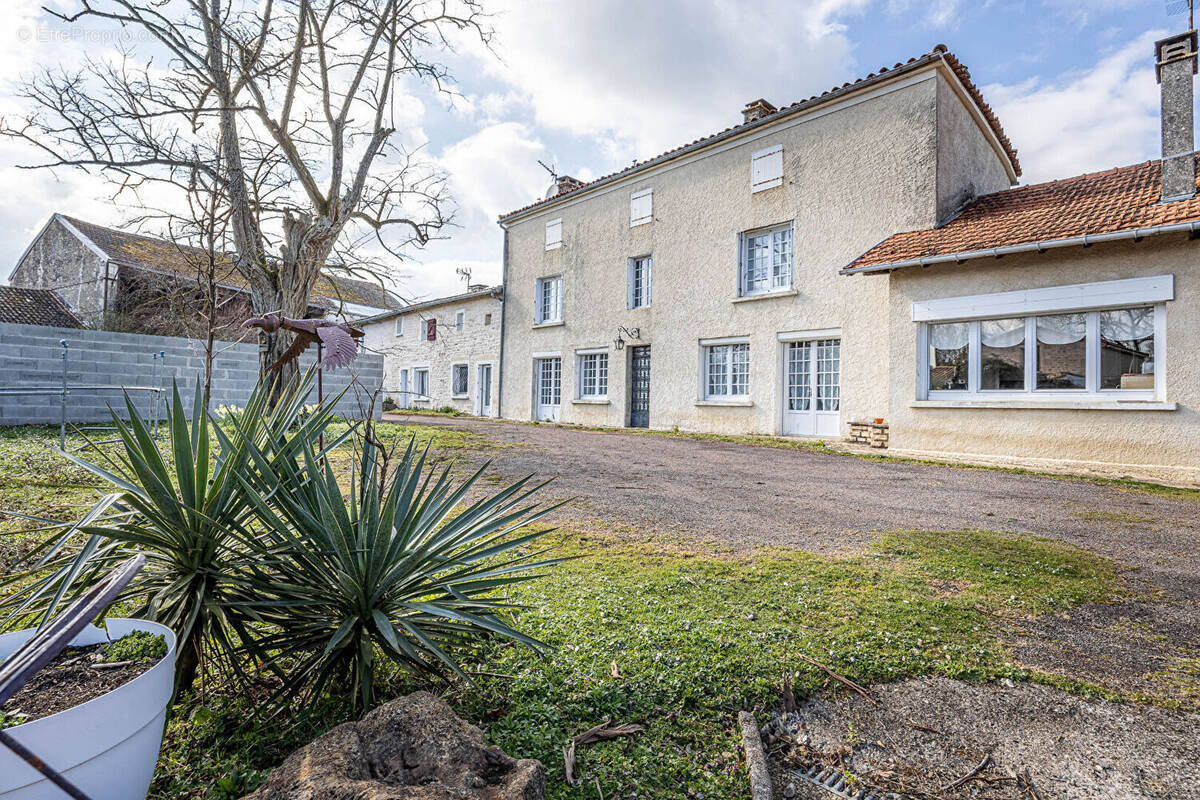Maison à LA CRECHE