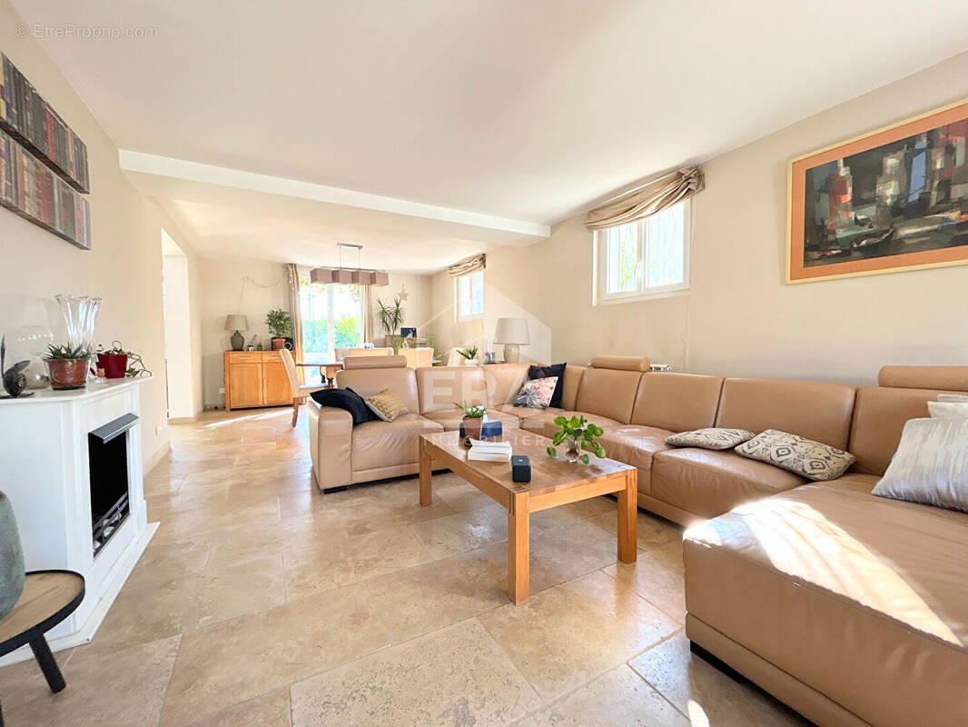 Maison à LA TOUR-D&#039;AIGUES