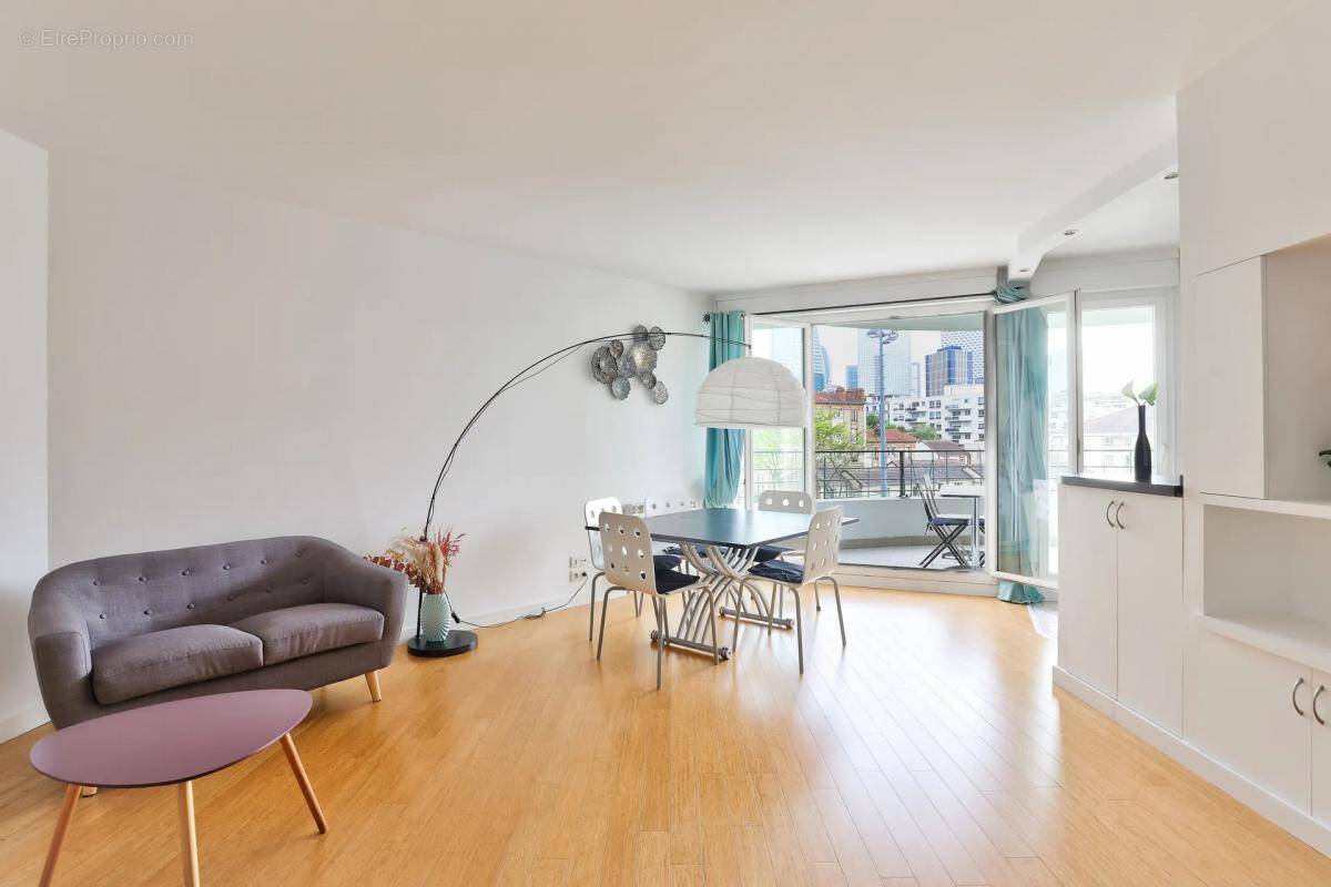 Appartement à COURBEVOIE