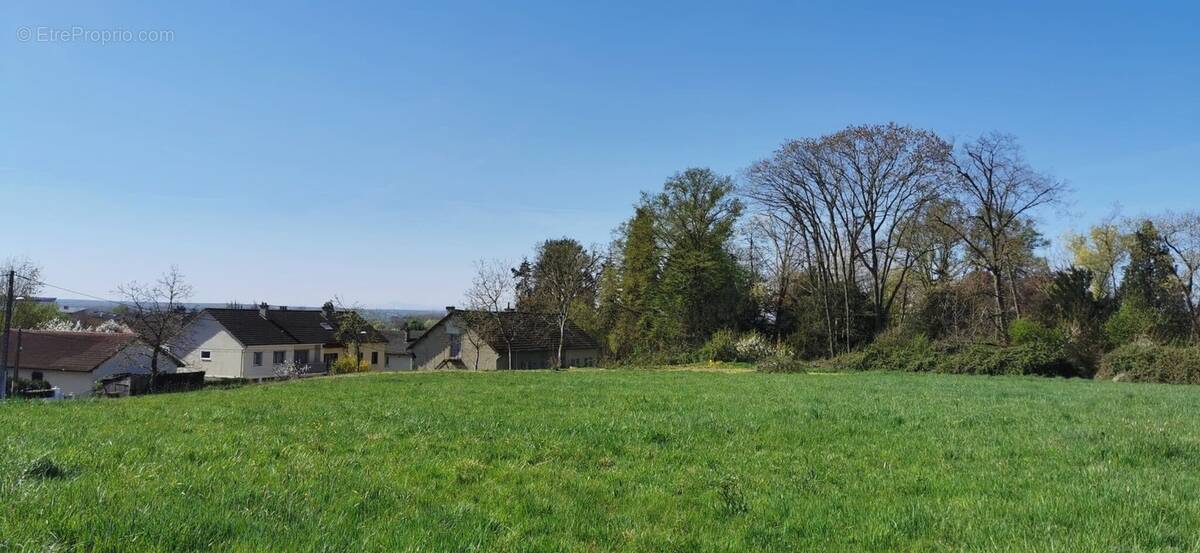 Terrain à VARENNES-SUR-ALLIER