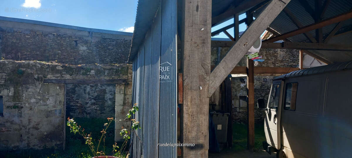 Maison à LENCLOITRE