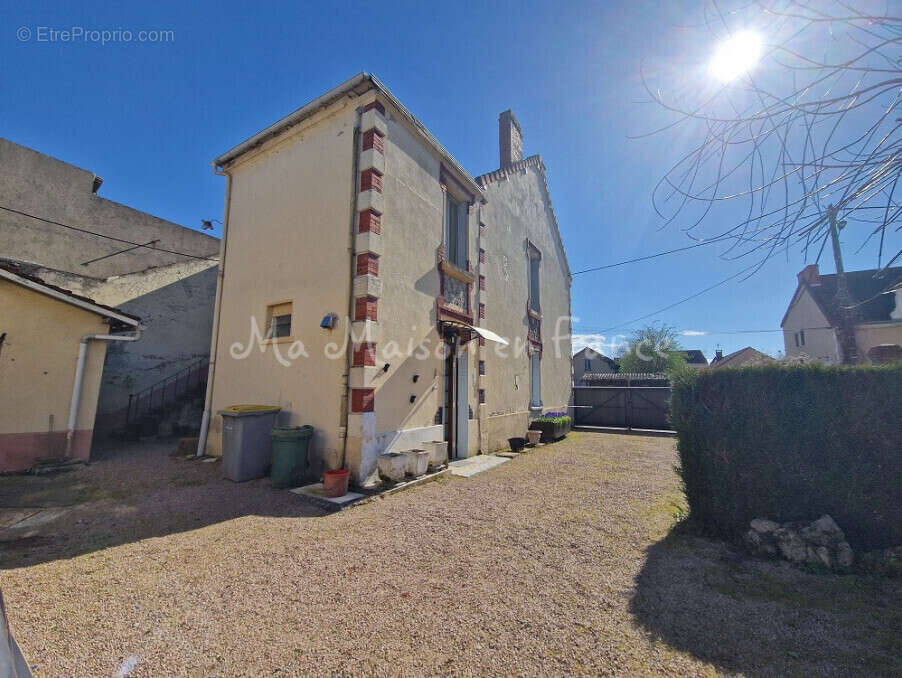 Maison à VARENNES-SUR-ALLIER