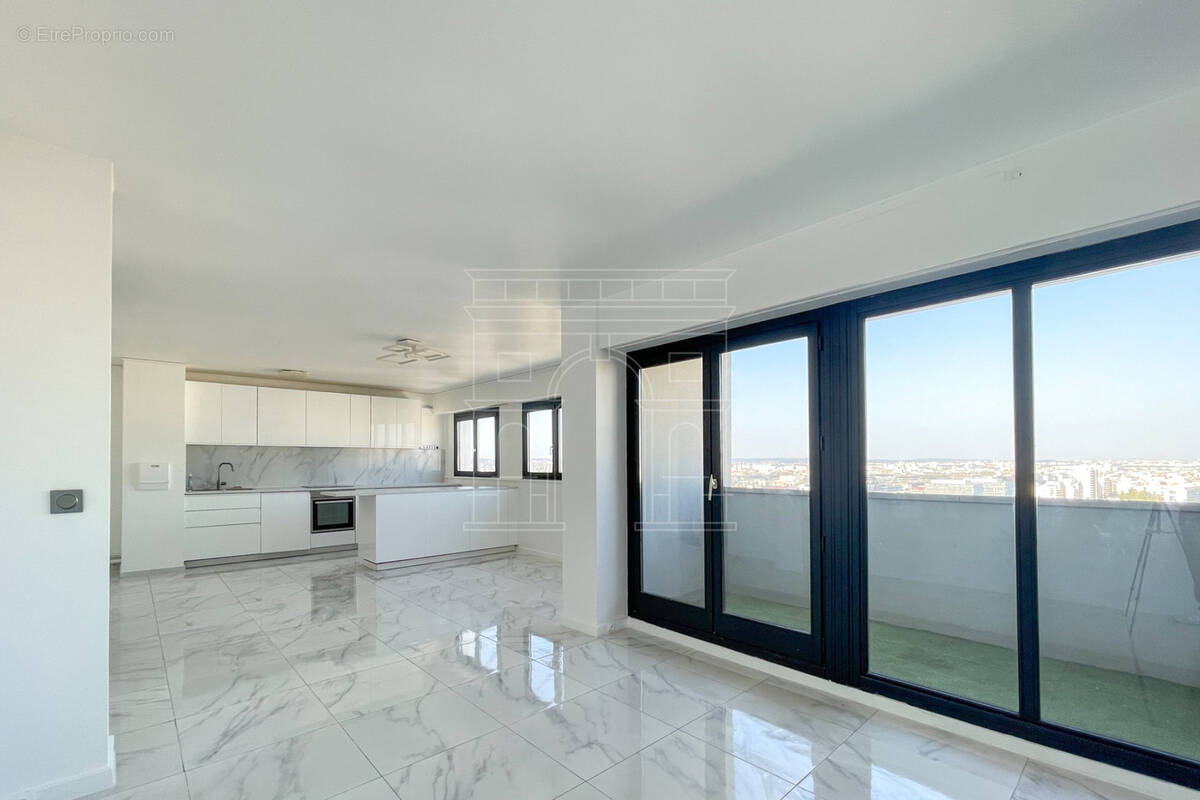 Appartement à COURBEVOIE