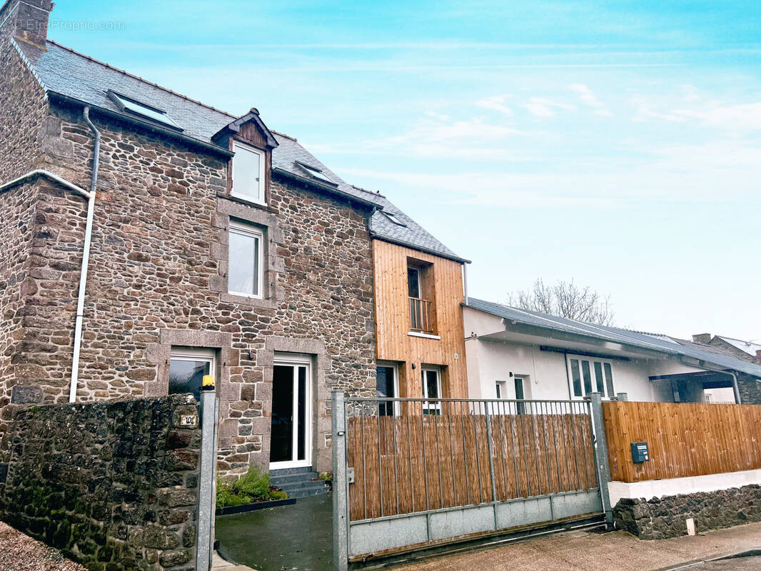 Maison à MINIAC-MORVAN