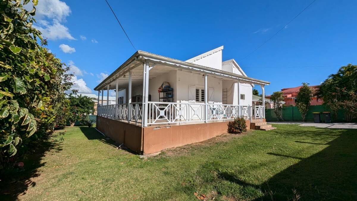Maison à BAIE-MAHAULT