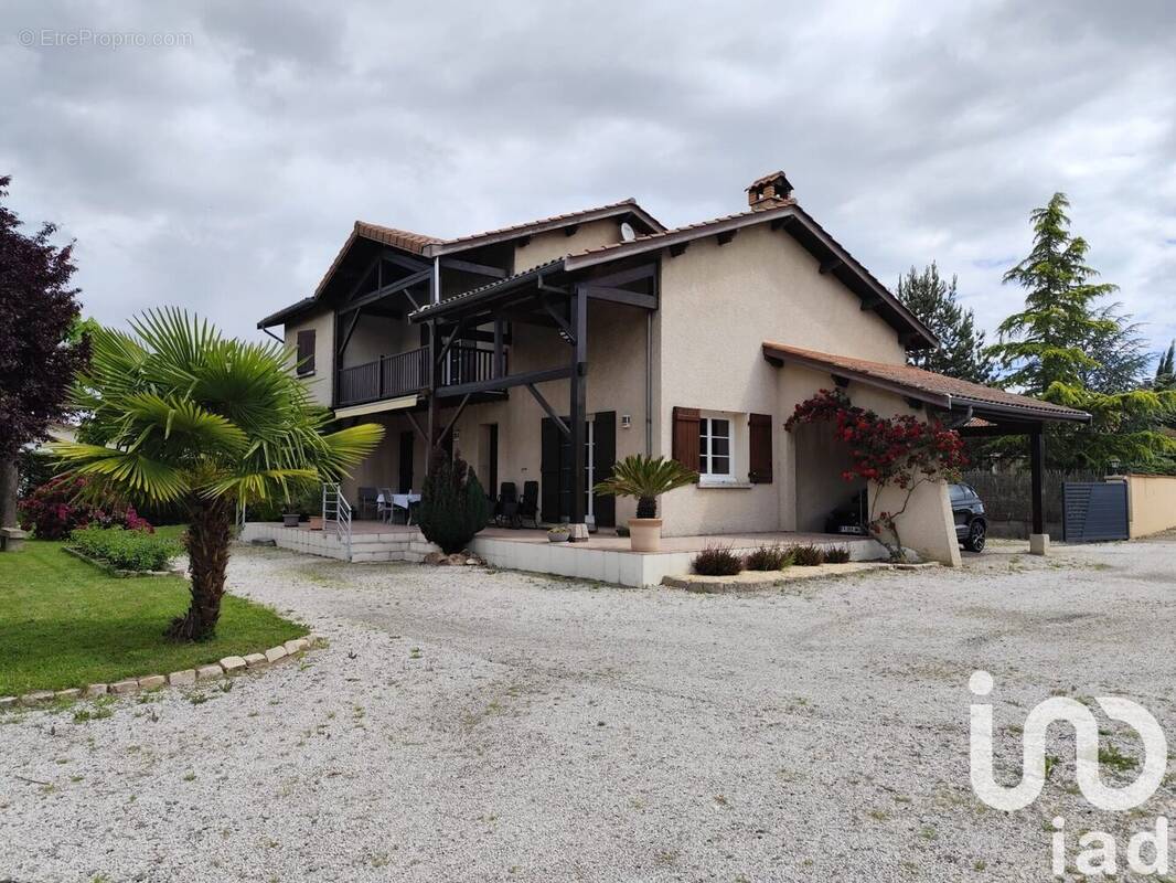 Photo 1 - Maison à MONTROND-LES-BAINS