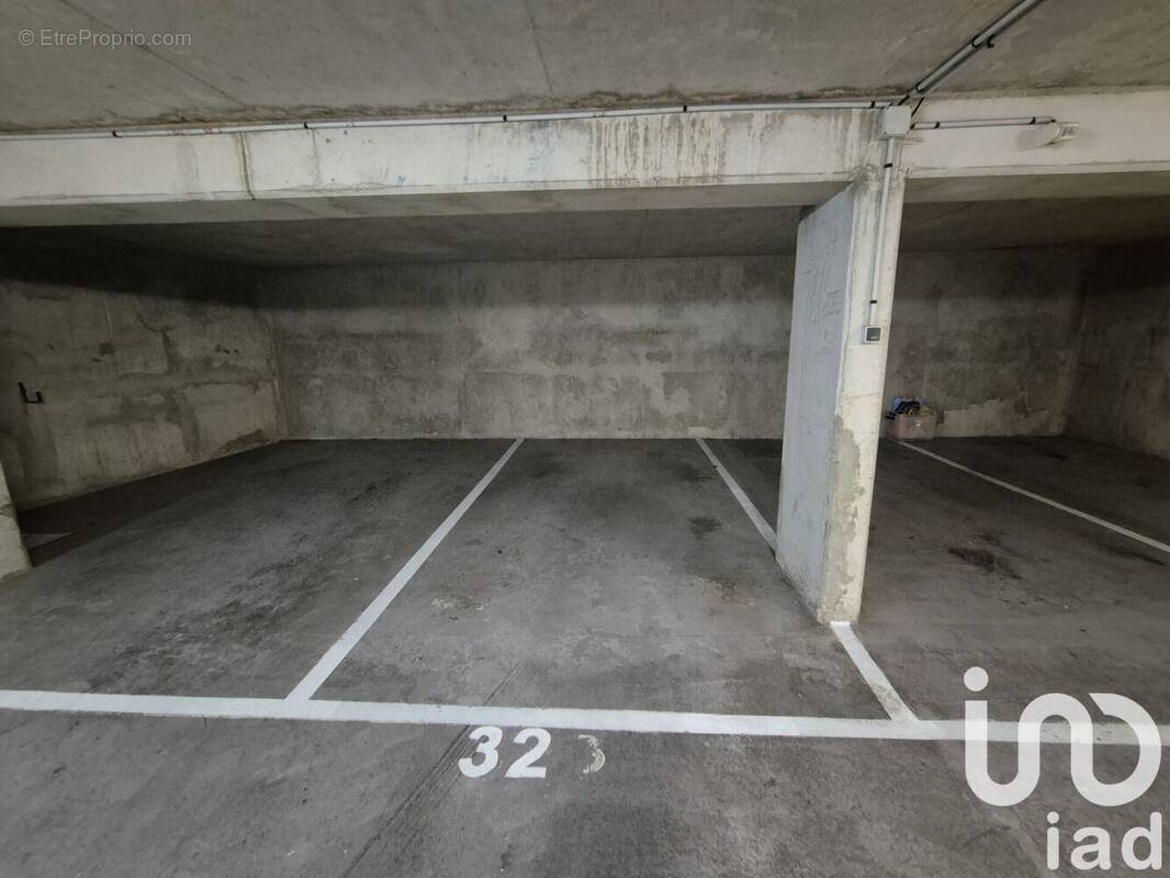 Photo 1 - Parking à PARIS-11E