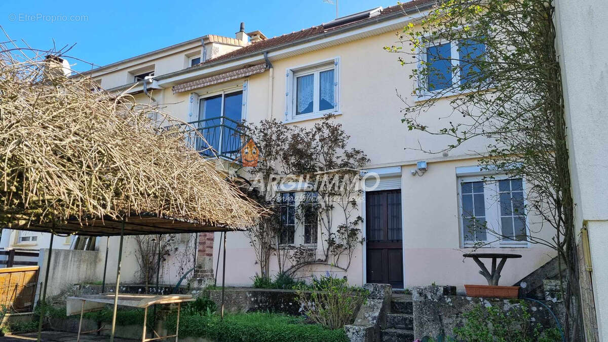 Maison à SAINT-CALAIS