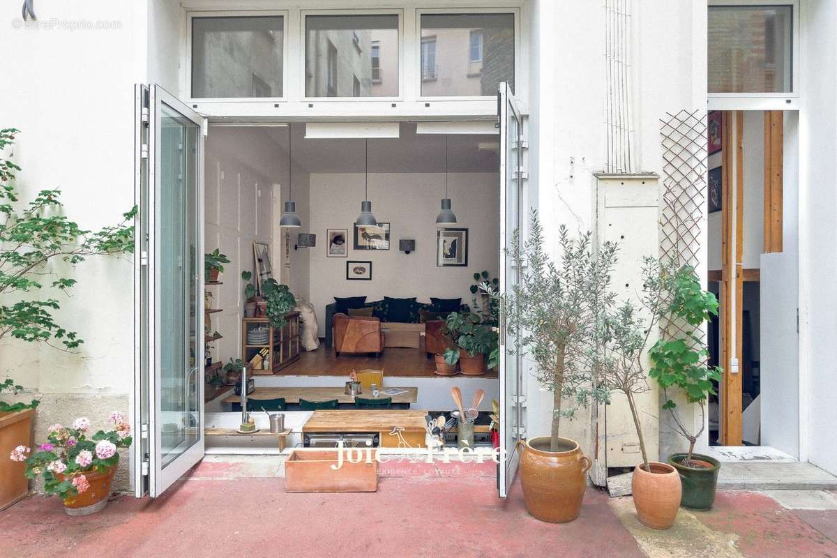 les larges baies vitrées plein sud - Appartement à PARIS-18E