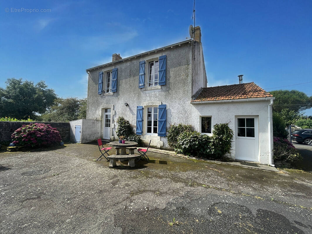 Maison à COMMEQUIERS