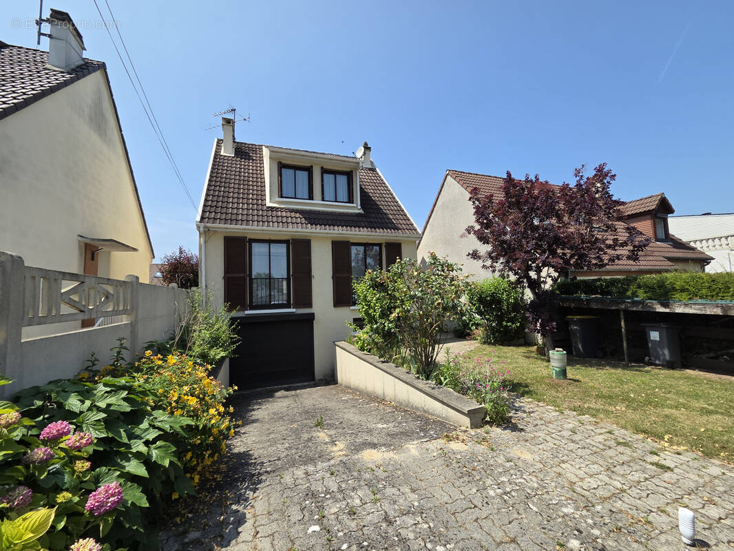 Maison à MARLY-LA-VILLE