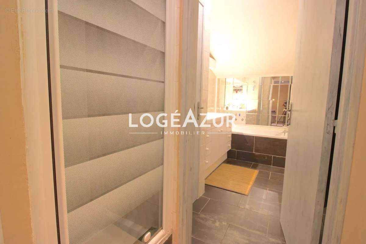 Appartement à VALLAURIS