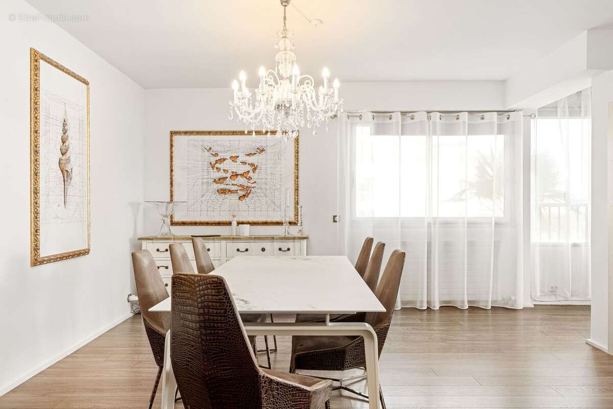 Appartement à VALLAURIS