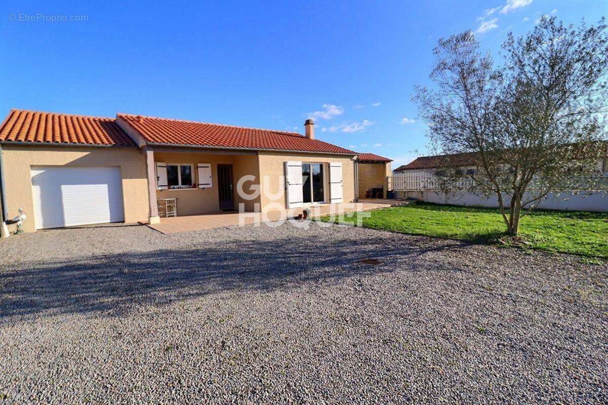 Maison à SURGERES