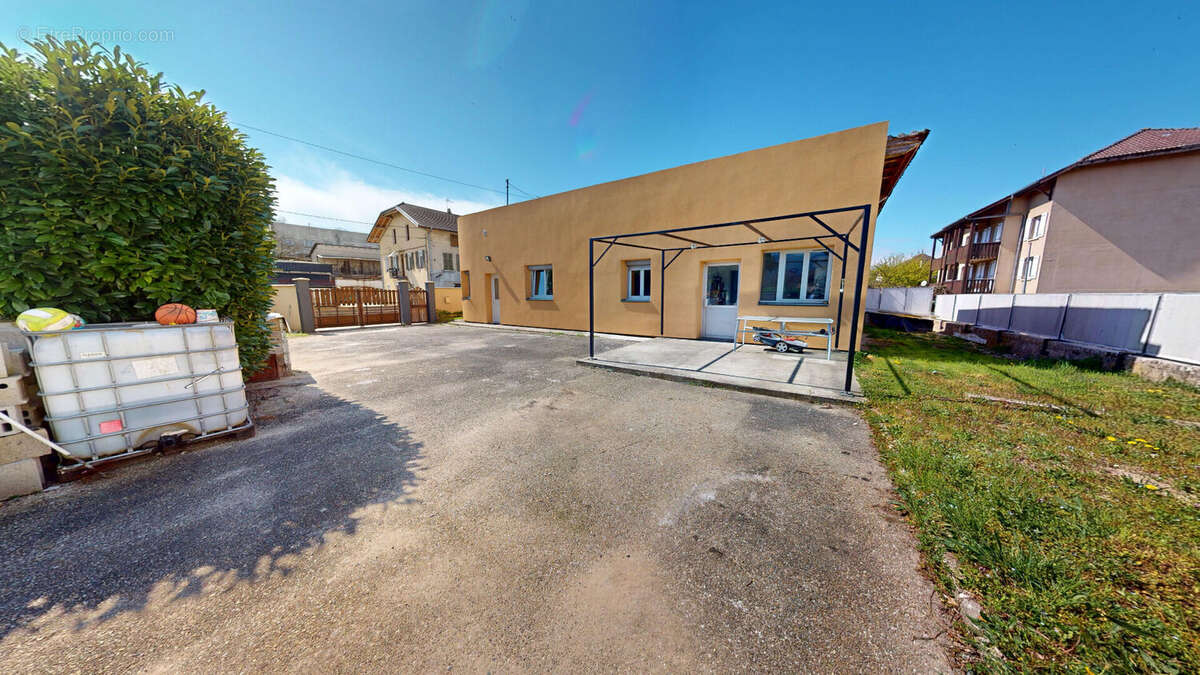 Maison à PONCIN