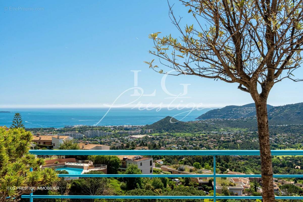 Appartement à MANDELIEU-LA-NAPOULE