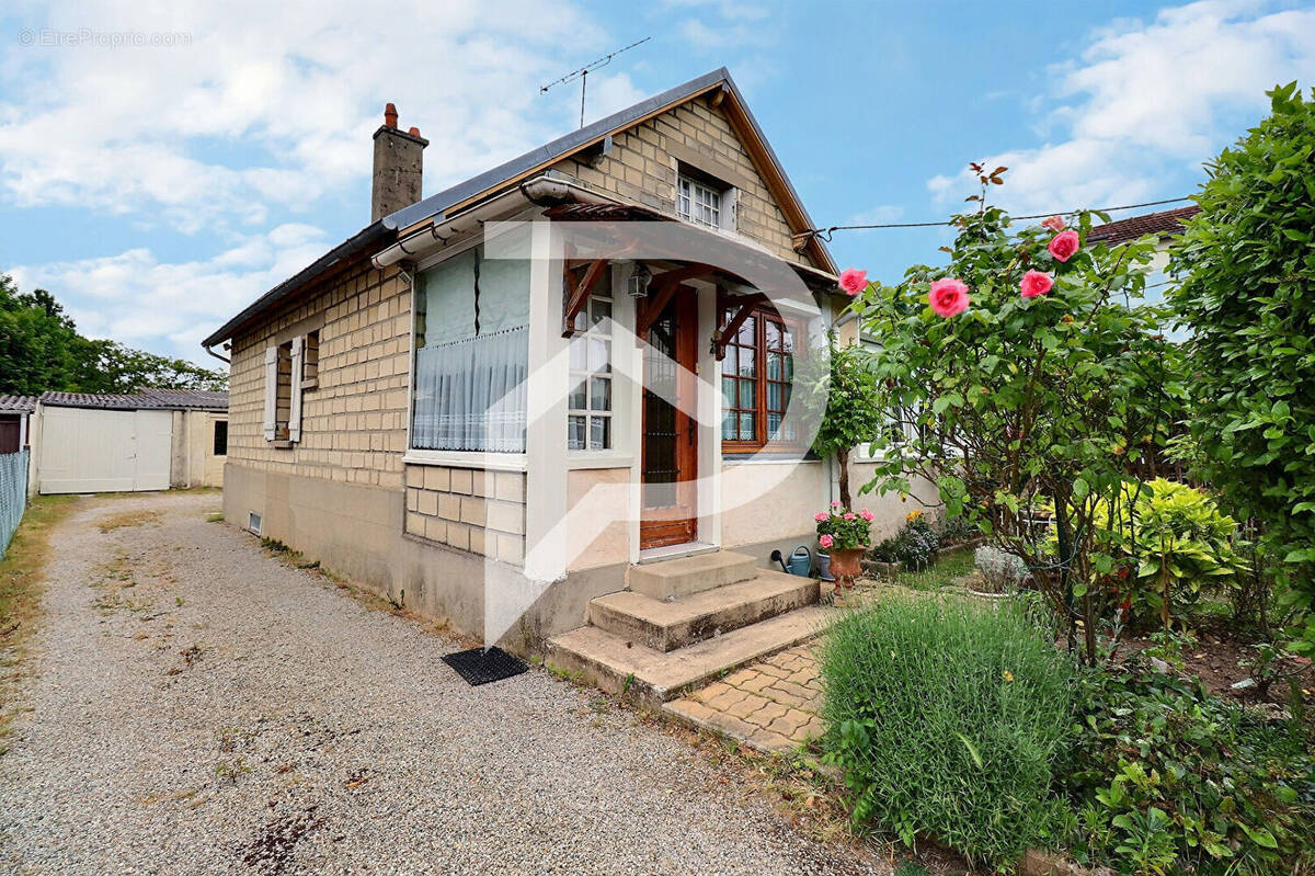 Maison à MERY-SUR-OISE