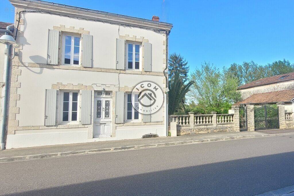 Maison à CAMPAGNE