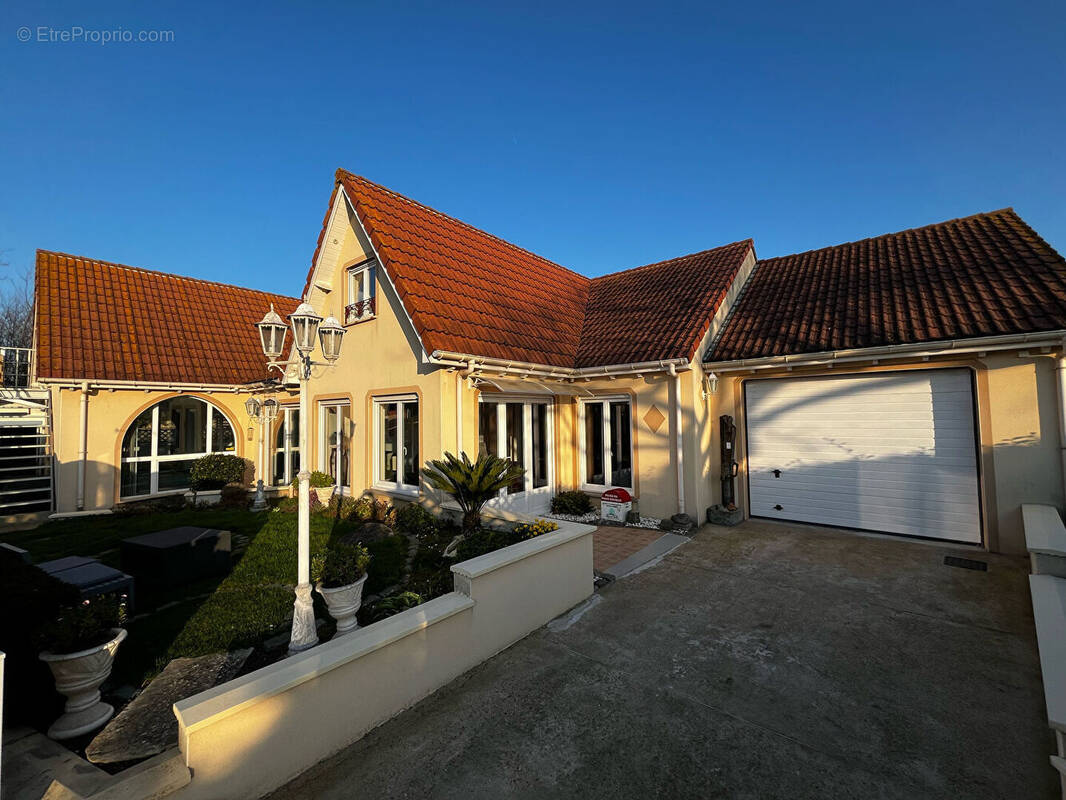 Maison à OYE-PLAGE