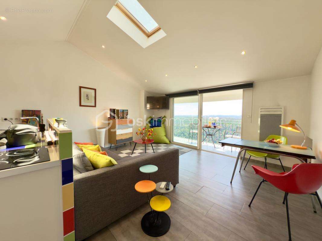 Appartement à SAINT-CEZAIRE-SUR-SIAGNE