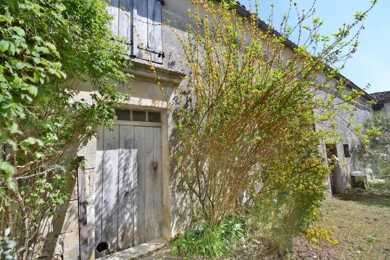 Maison à HIERSAC