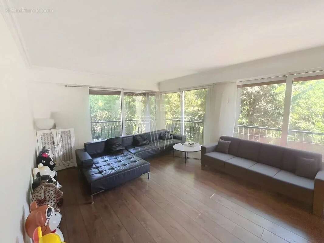 Appartement à NEUILLY-SUR-SEINE