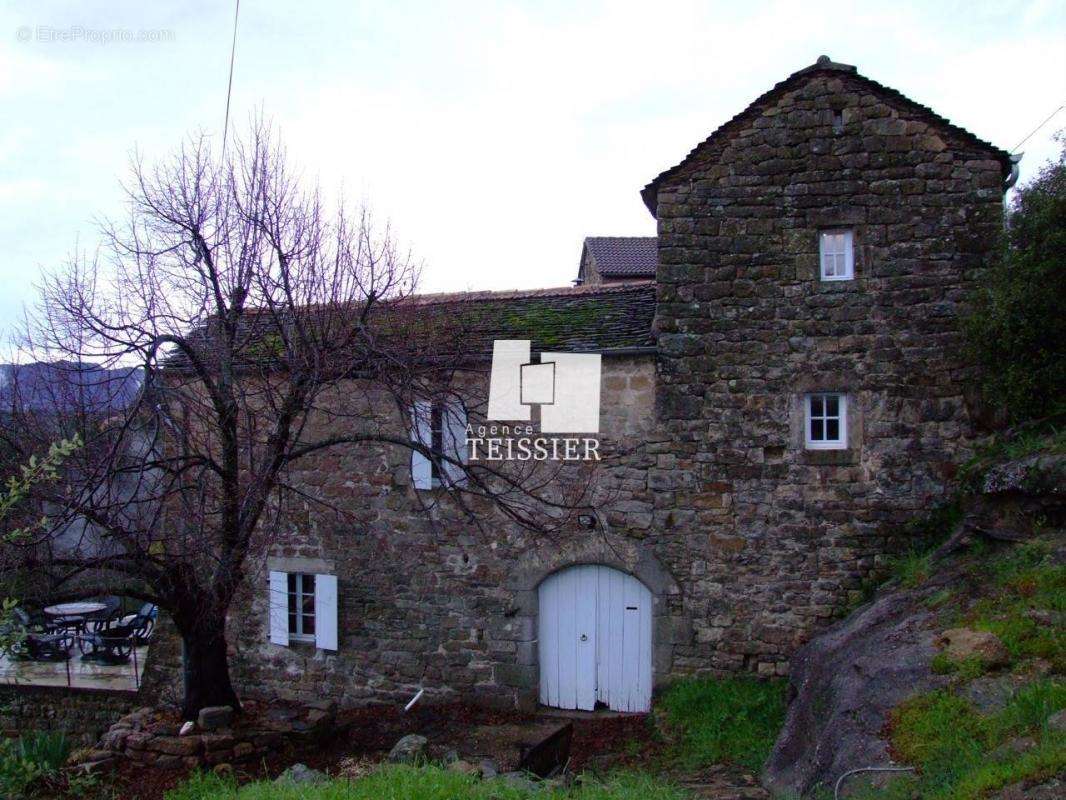 Maison à SAINT-PIERRE-SAINT-JEAN