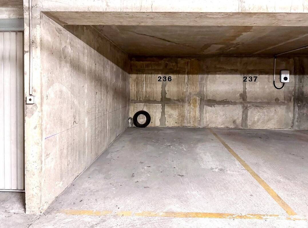 Parking à LA GARENNE-COLOMBES