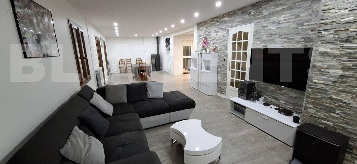 SALON 2 - Maison à POMMEUSE