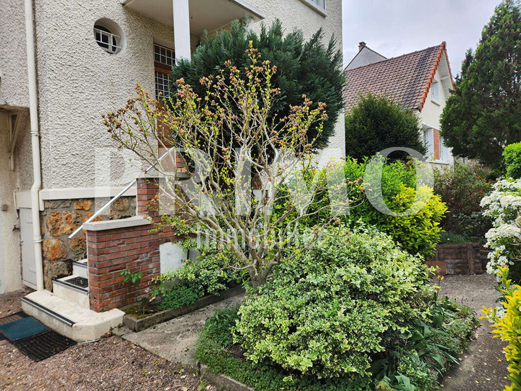 Maison à VERRIERES-LE-BUISSON