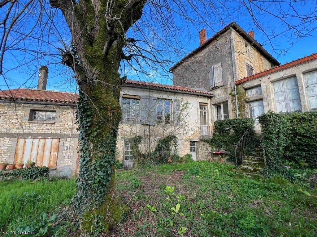 Maison à RUFFEC