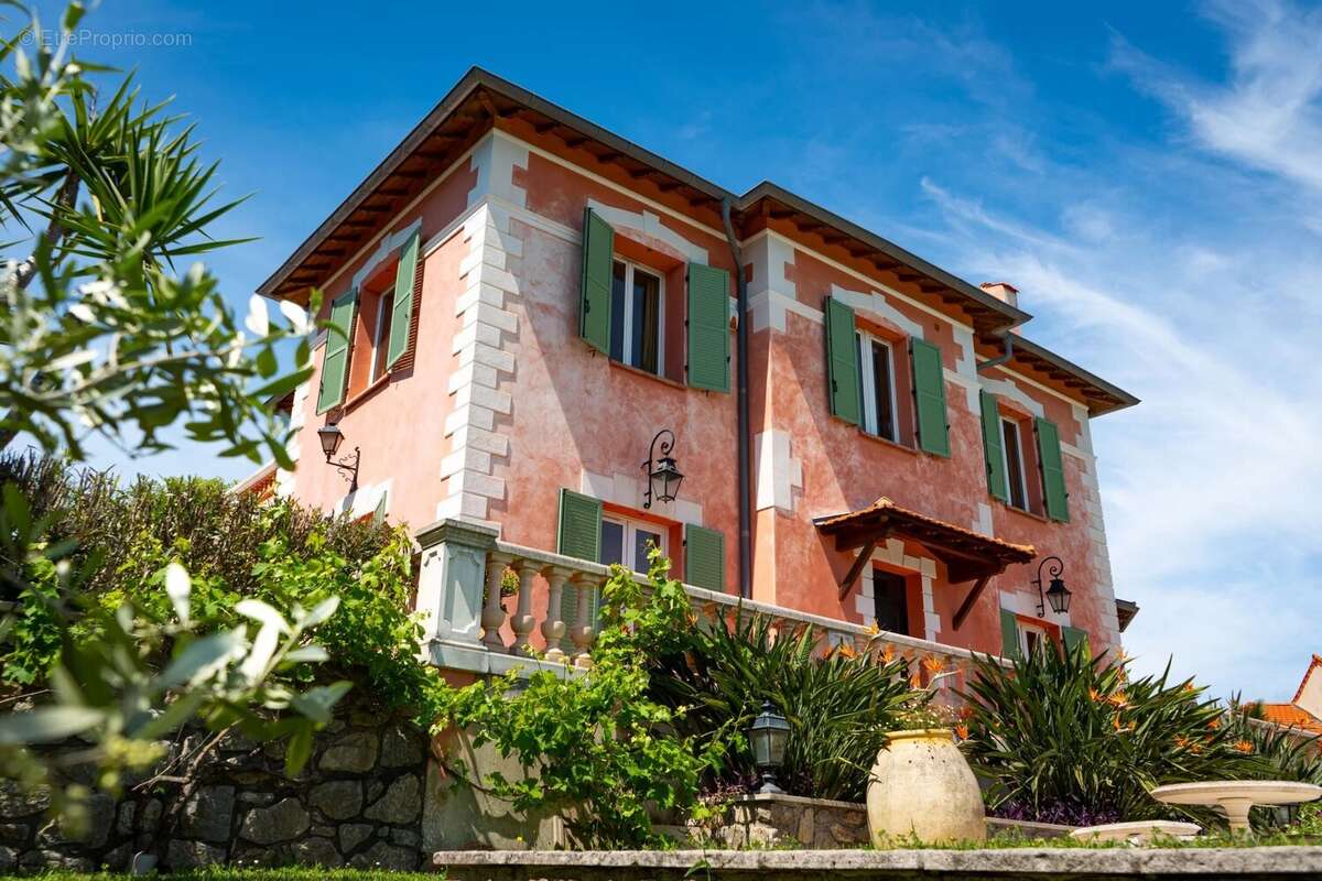 Maison à MANDELIEU-LA-NAPOULE