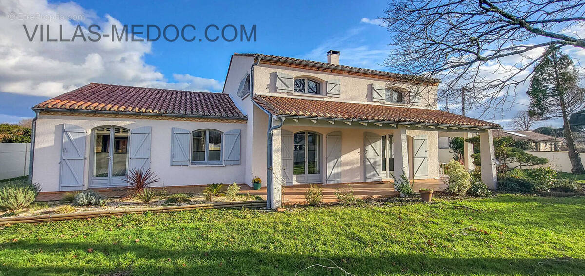 Maison à VENDAYS-MONTALIVET
